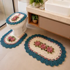 Jogo de banheiro em crochê azul-petróleo com flores rosas